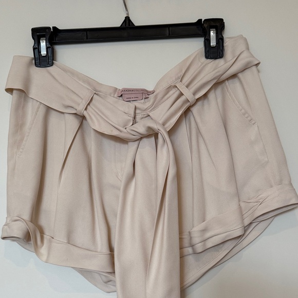 Max Azria Collection Cream Shorts with Tie - Picture 1 of 7